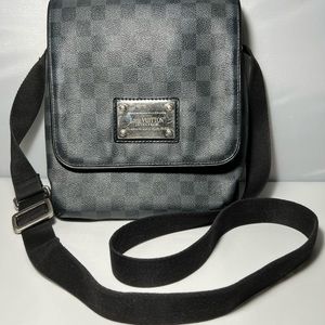Authentic Louis Vuitton Damier Brooklyn PM Messenger Crossbody Bag